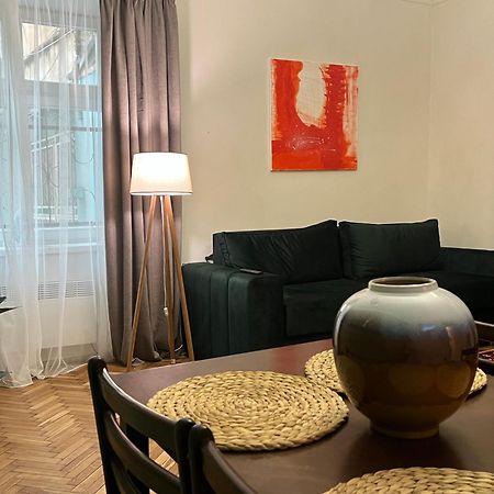 Art Apartment On Kylisha Str Lviv Bagian luar foto