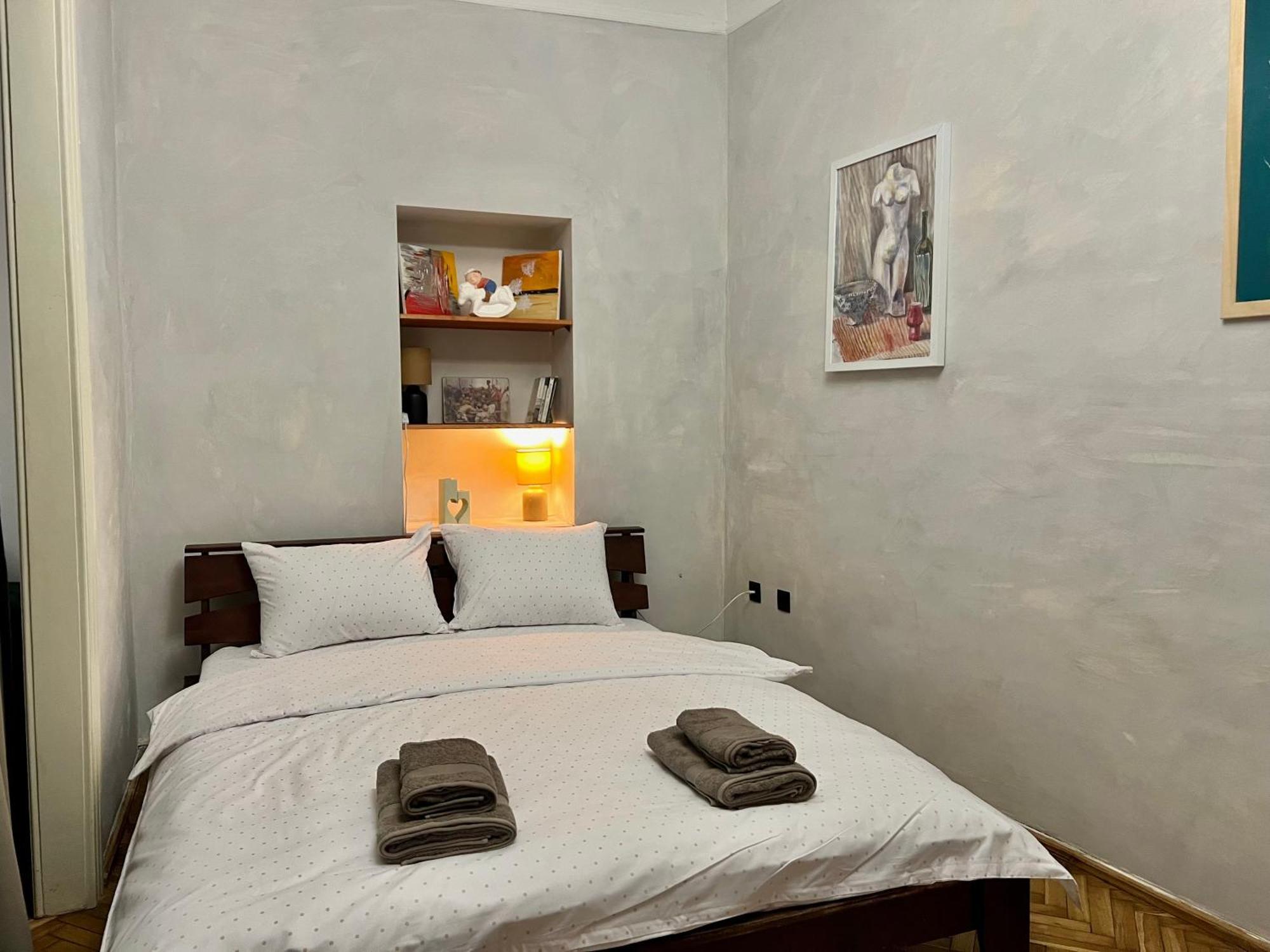 Art Apartment On Kylisha Str Lviv Bagian luar foto