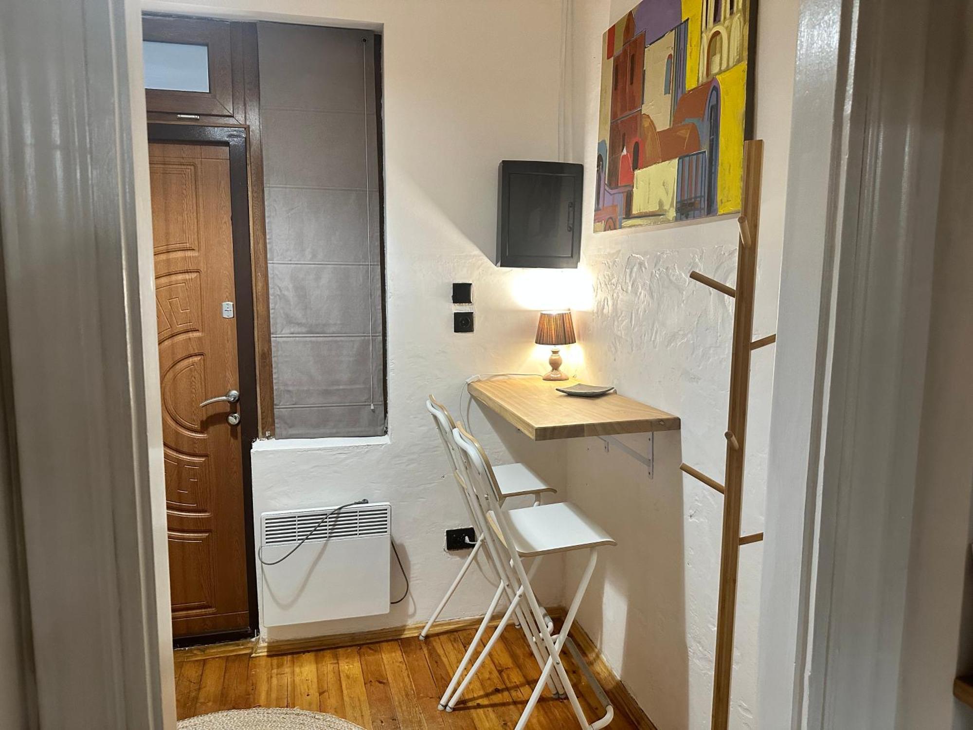 Art Apartment On Kylisha Str Lviv Bagian luar foto