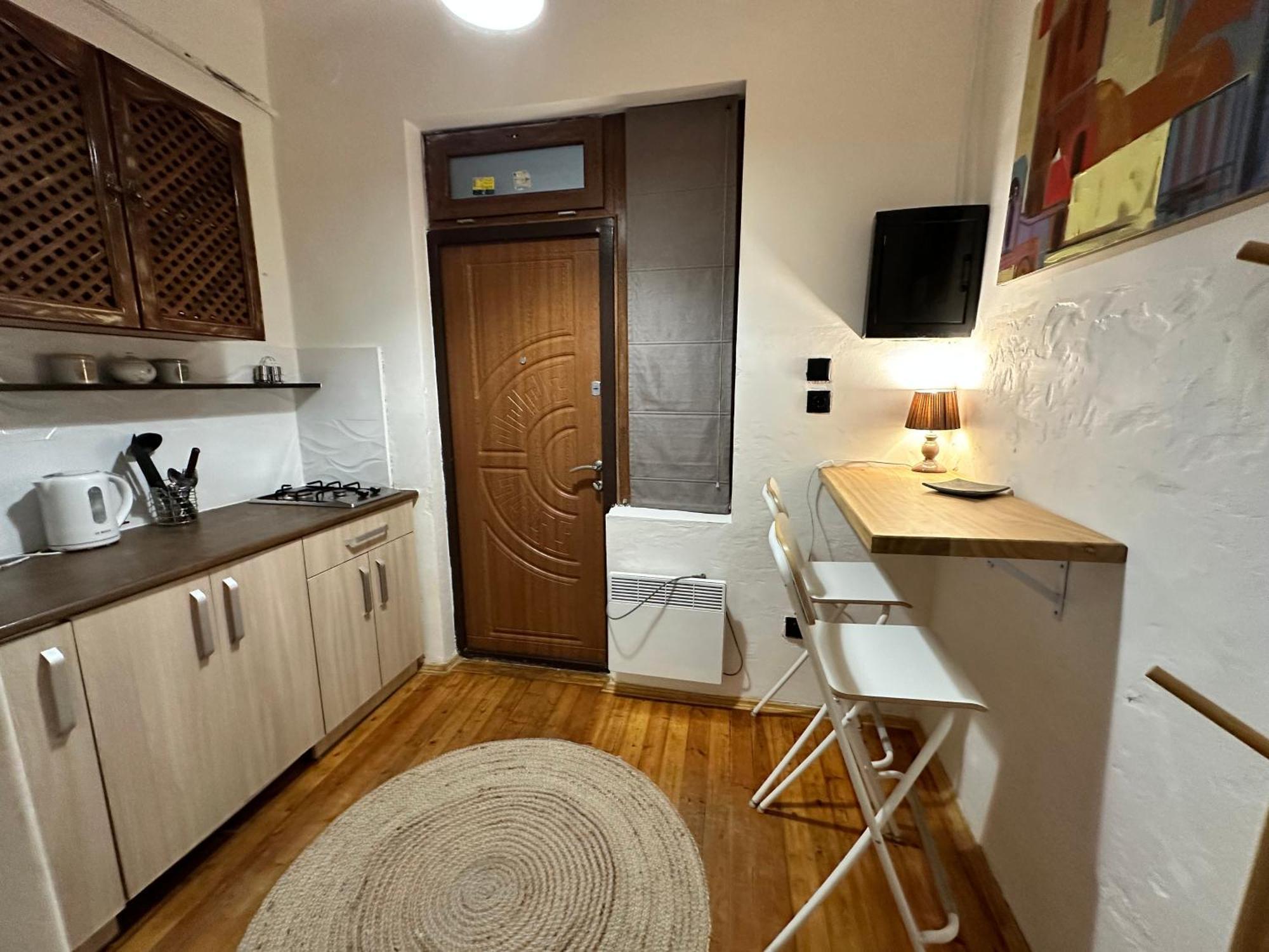 Art Apartment On Kylisha Str Lviv Bagian luar foto