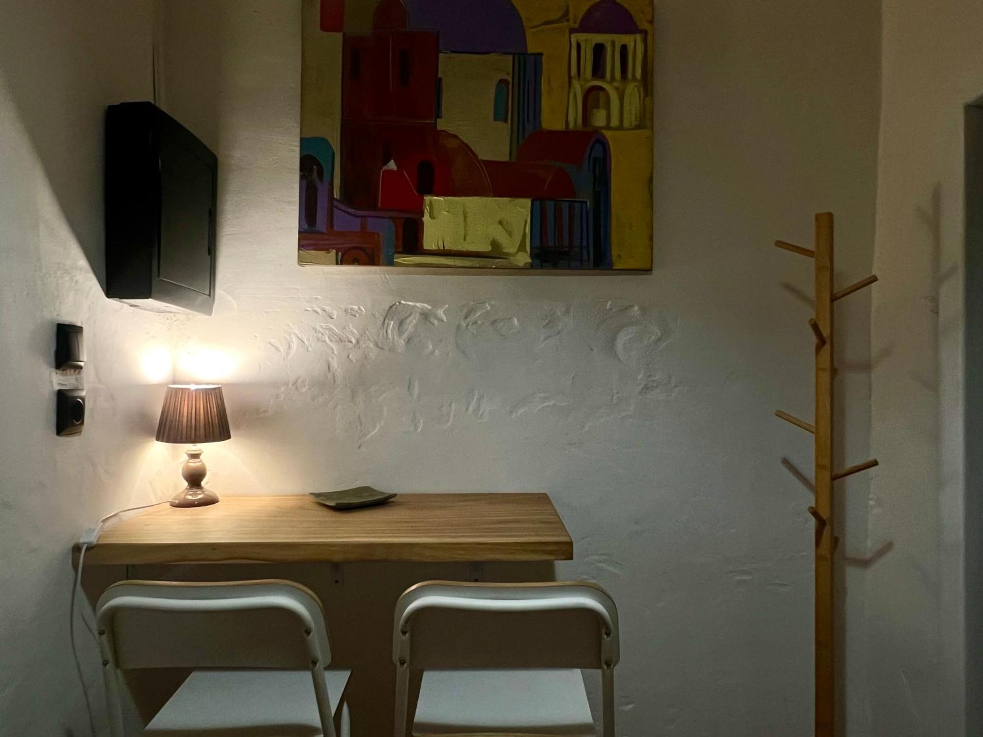 Art Apartment On Kylisha Str Lviv Bagian luar foto