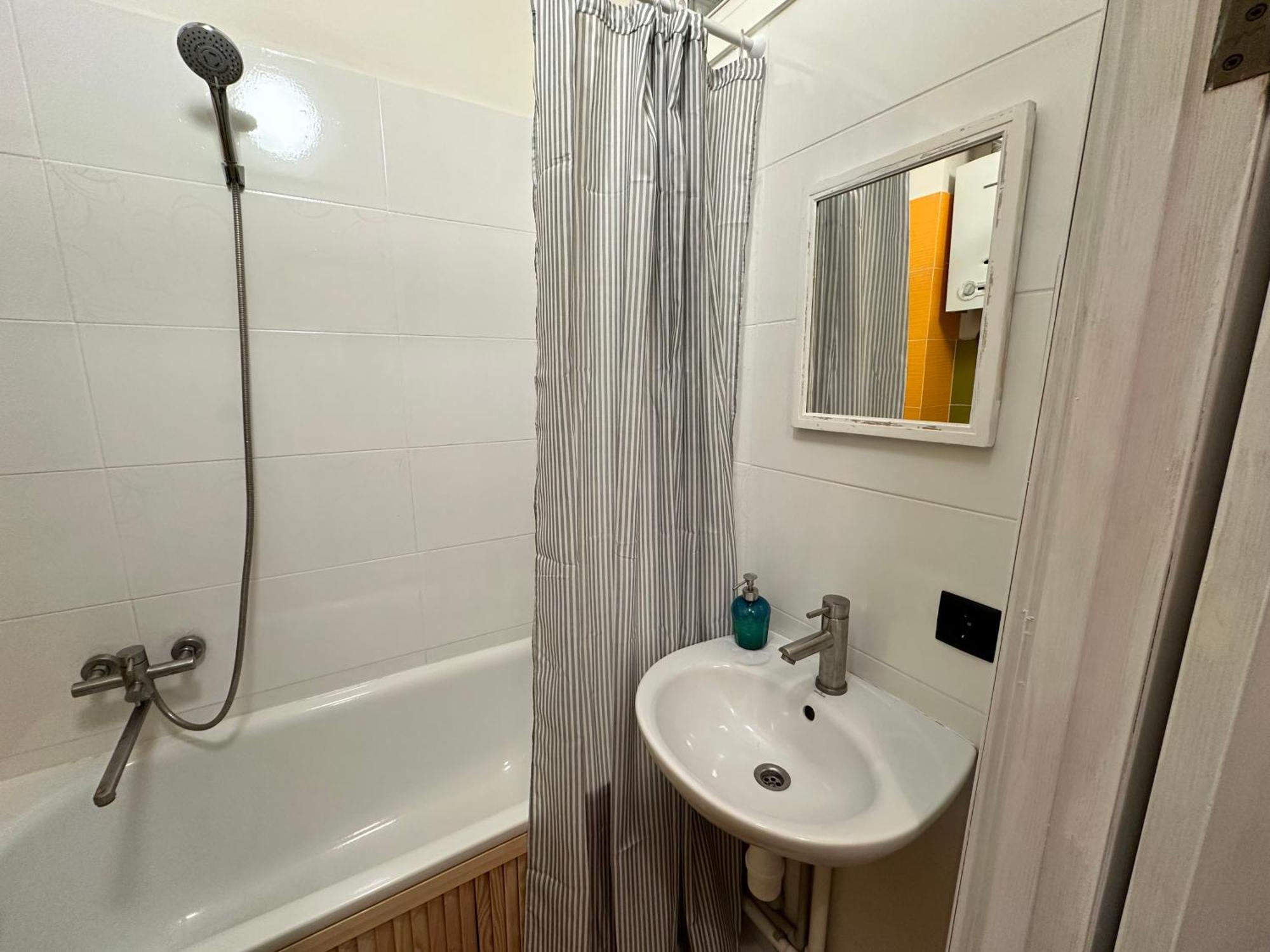 Art Apartment On Kylisha Str Lviv Bagian luar foto