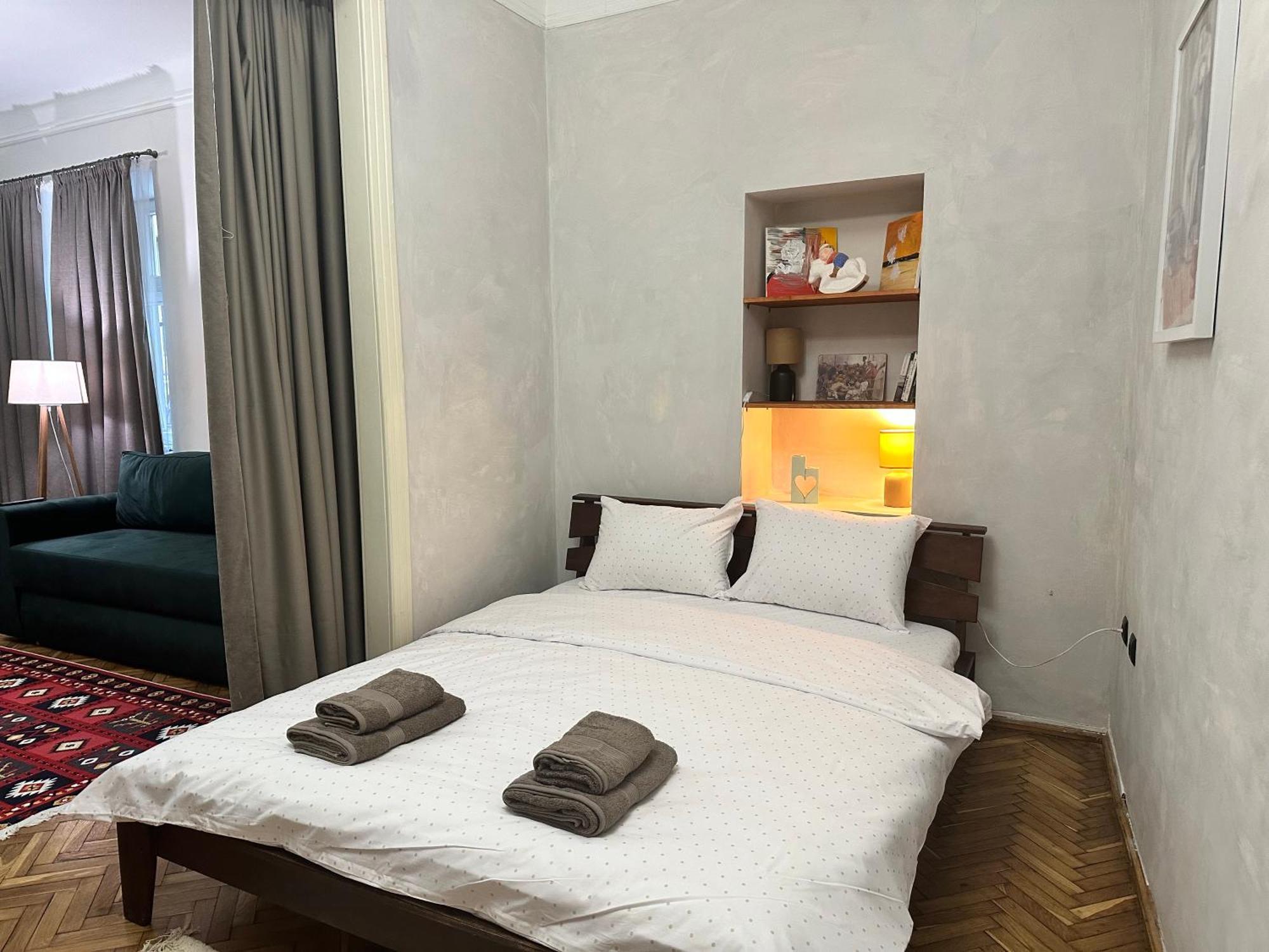Art Apartment On Kylisha Str Lviv Bagian luar foto