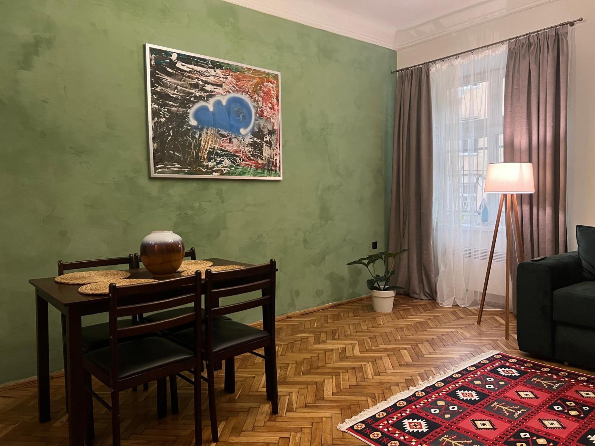 Art Apartment On Kylisha Str Lviv Bagian luar foto