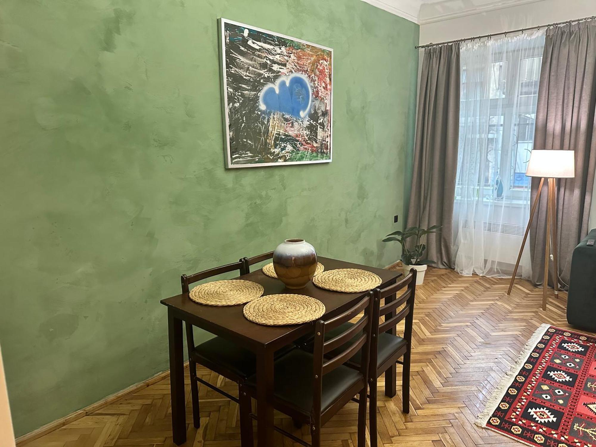 Art Apartment On Kylisha Str Lviv Bagian luar foto