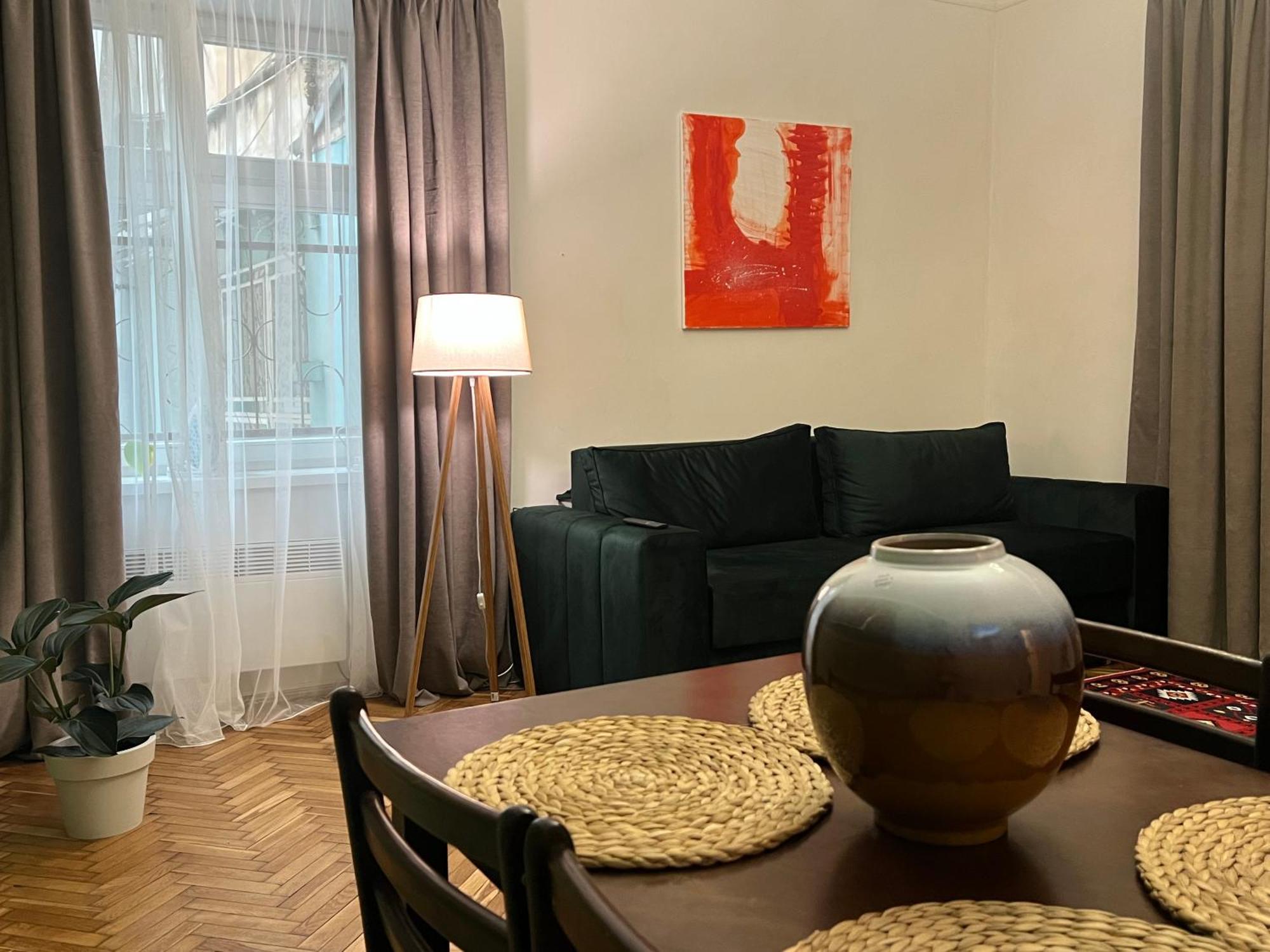 Art Apartment On Kylisha Str Lviv Bagian luar foto
