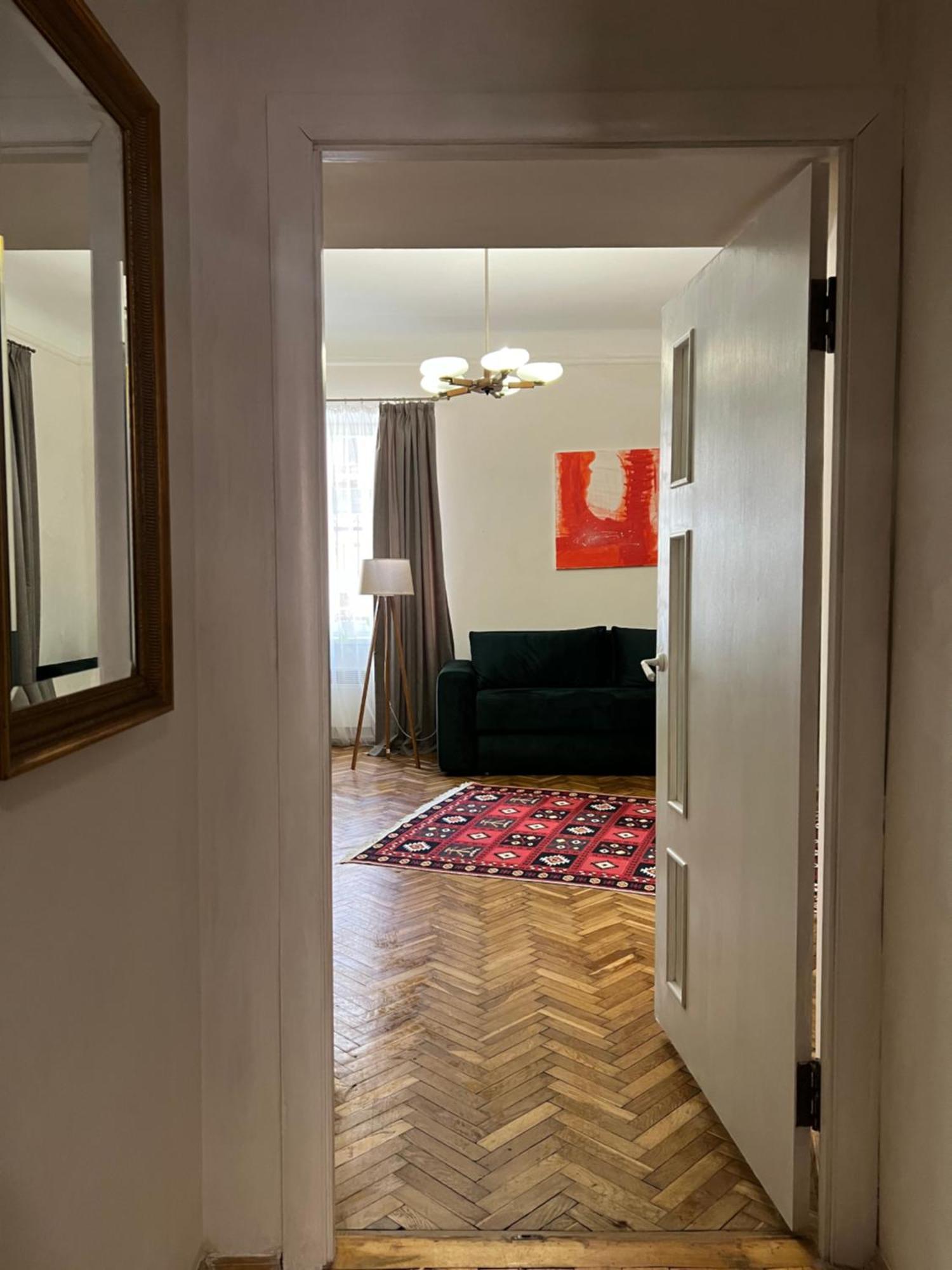 Art Apartment On Kylisha Str Lviv Bagian luar foto